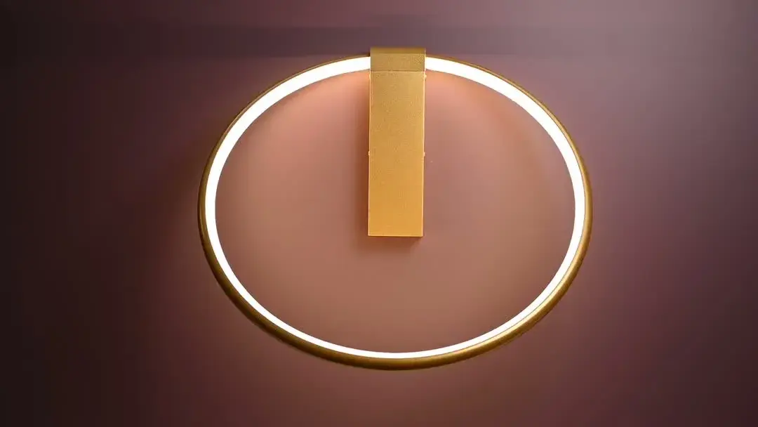 Видеообзор — Потолочный светильник Odeon Light, золотой металл и акрил, минималистичное кольцо диаметром 400 мм