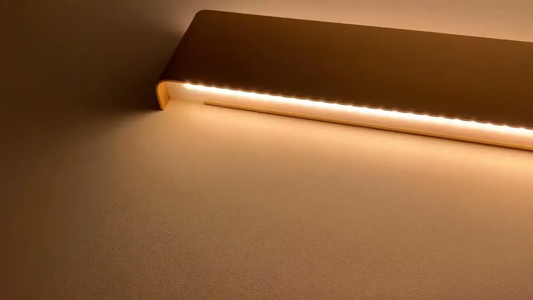 Видеообзор — Накладное бра Odeon Light матовый белый металл со скрытой LED-подсветкой, минималистичный дизайн