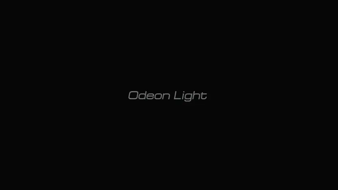 Видеообзор — Настольная лампа Odeon Light в стиле Модерн, сочетающая прозрачное стекло и золотистый металл с декоративными элементами