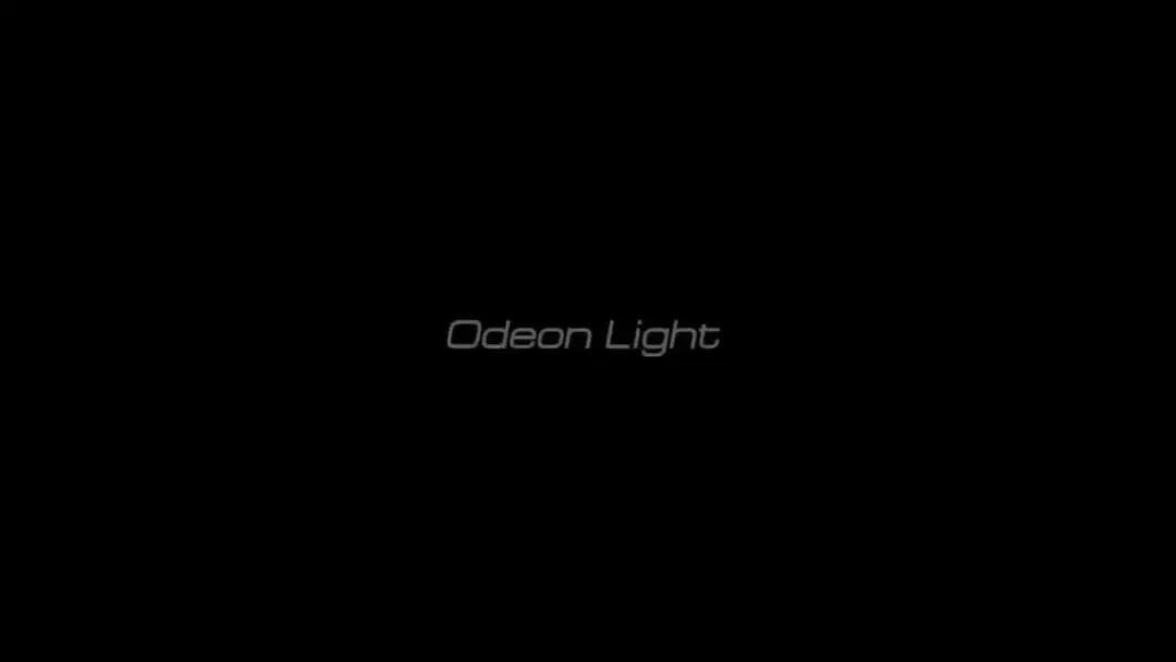Видеообзор — Настольная лампа со сферическим матовым белым алебастровым плафоном и латунной металлической основой