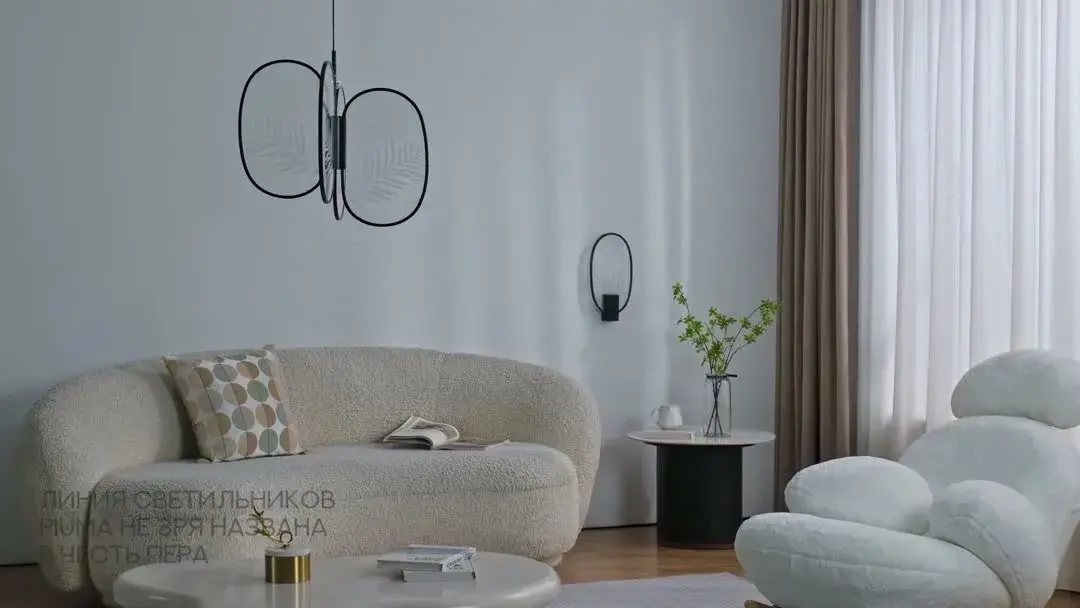 Видеообзор — Подвесной светильник Odeon Light в стиле модерн, черный металл, три асимметричных акриловых плафона с декором листвы