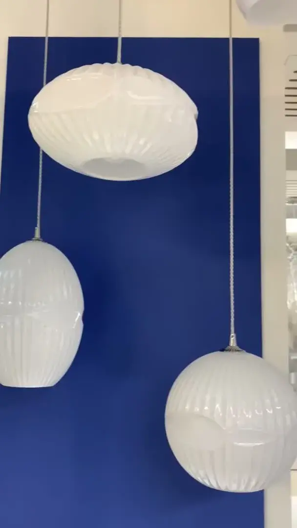 Видеообзор — Подвесной светильник минимализма Odeon Light, белый рельефный плафон на черной металлической арматуре