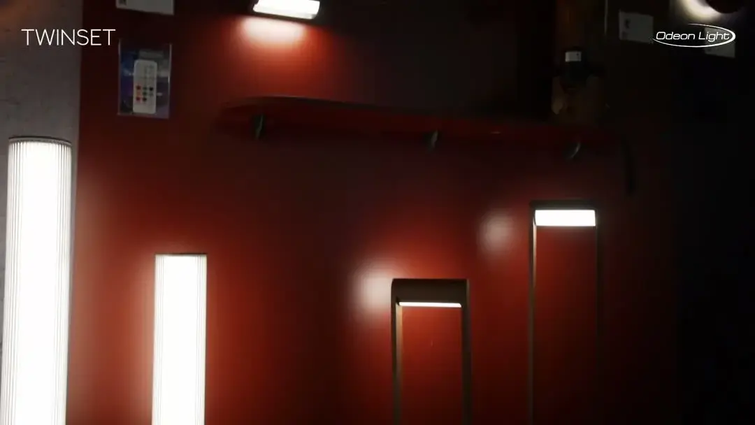 Видеообзор — Уличный светильник Odeon Light в минималистичном дизайне, черный матовый металл, вертикальный прямоугольный профиль
