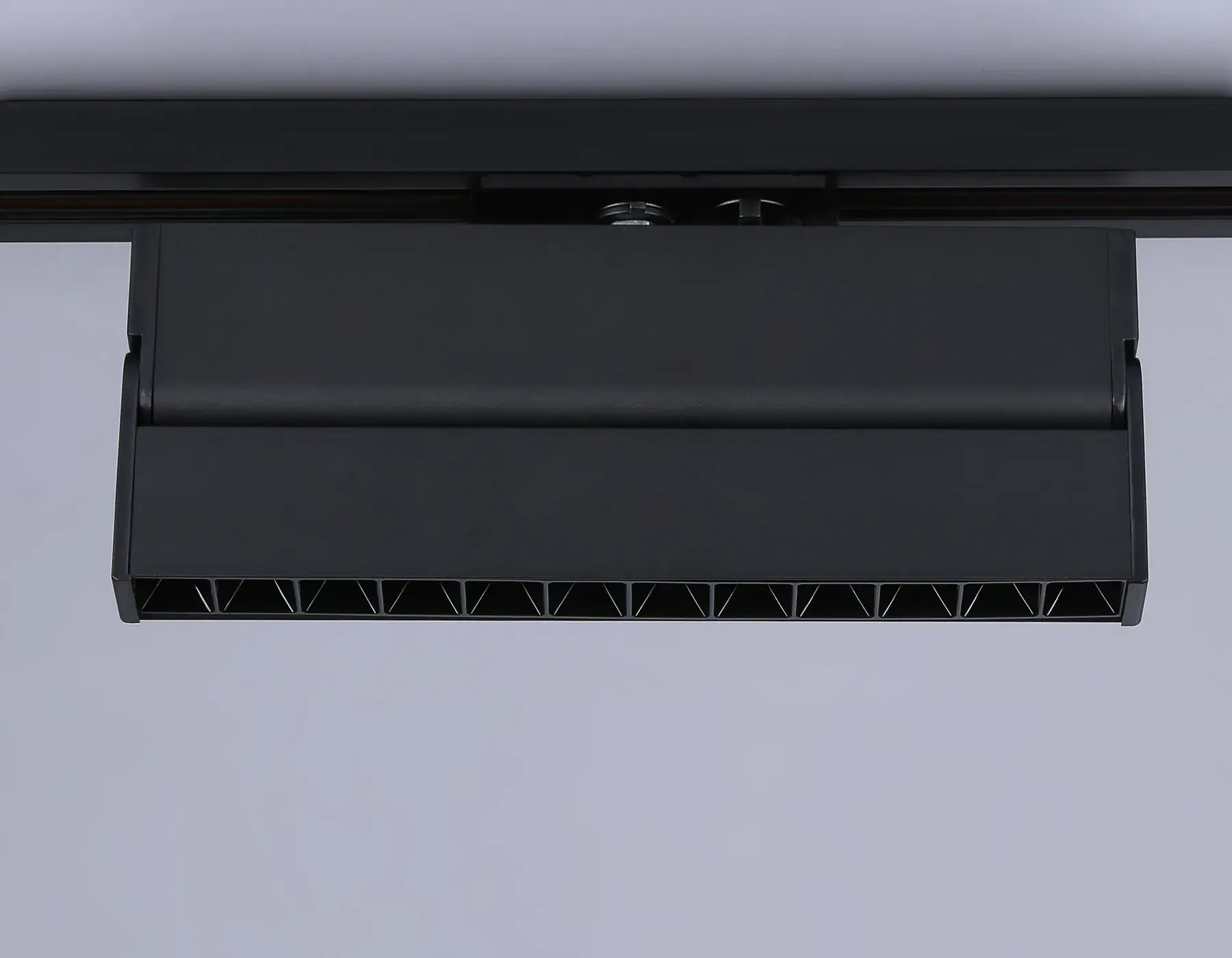Трековый светильник Ambrella Light GL6817 — черный, ракурс 7
