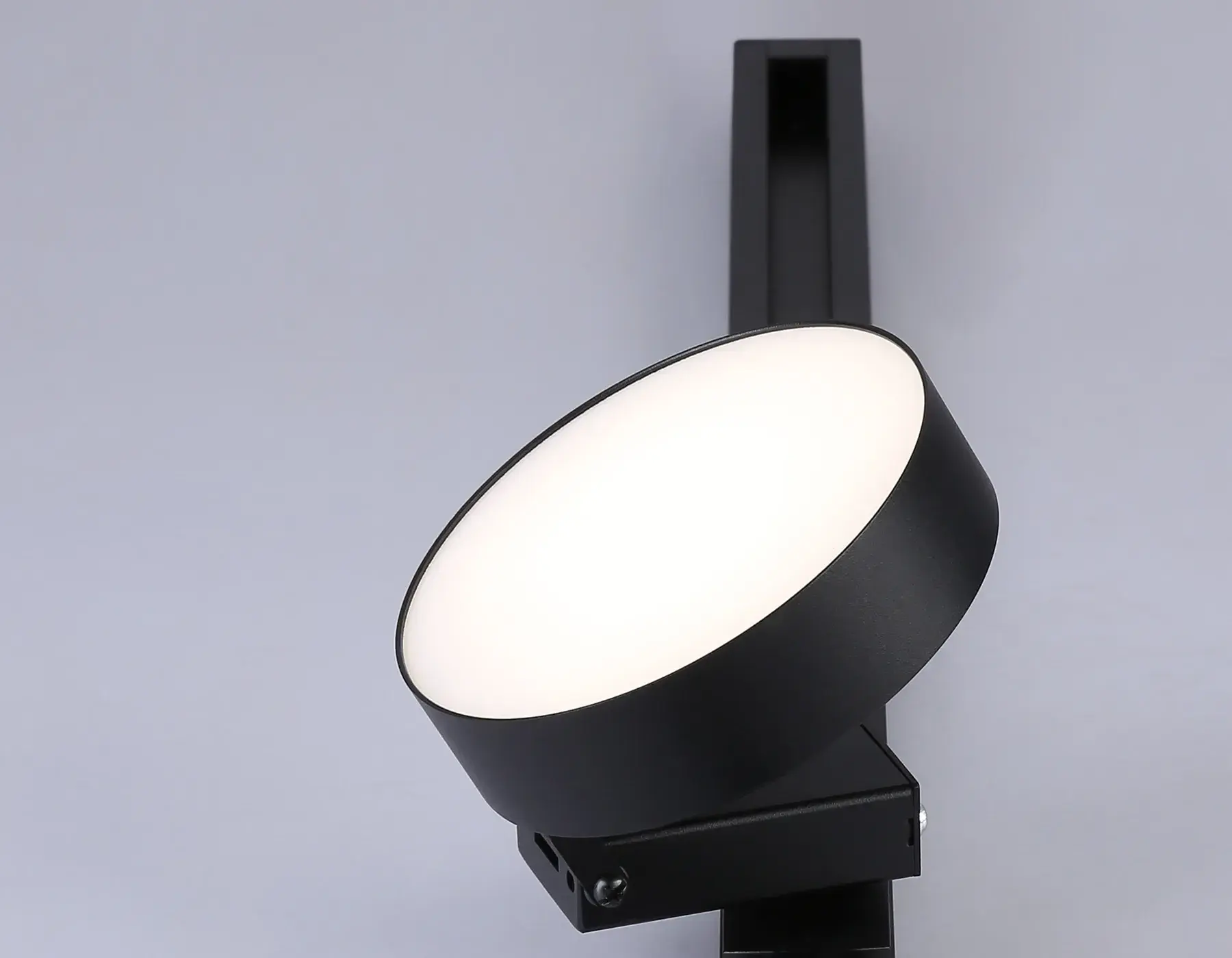 Трековый светильник Ambrella Light GL6839 — черный, ракурс 4