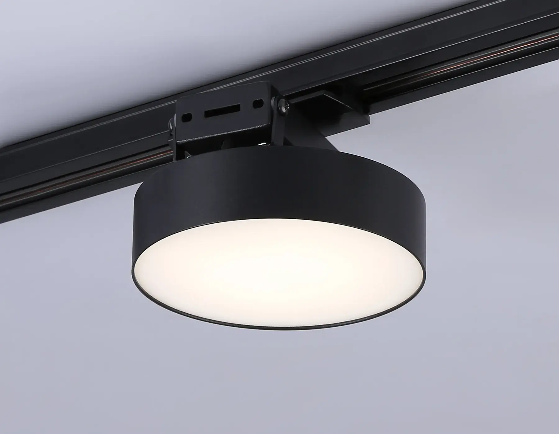 Трековый светильник Ambrella Light GL6839 — черный, ракурс 6