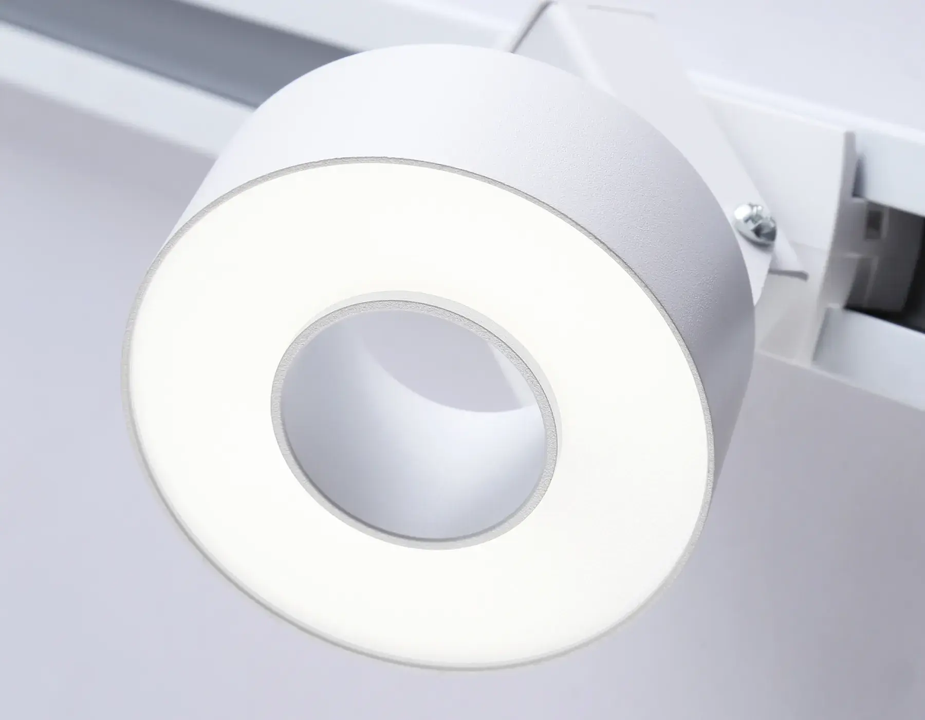 Трековый светильник Ambrella Light GL6861 — белый, ракурс 4
