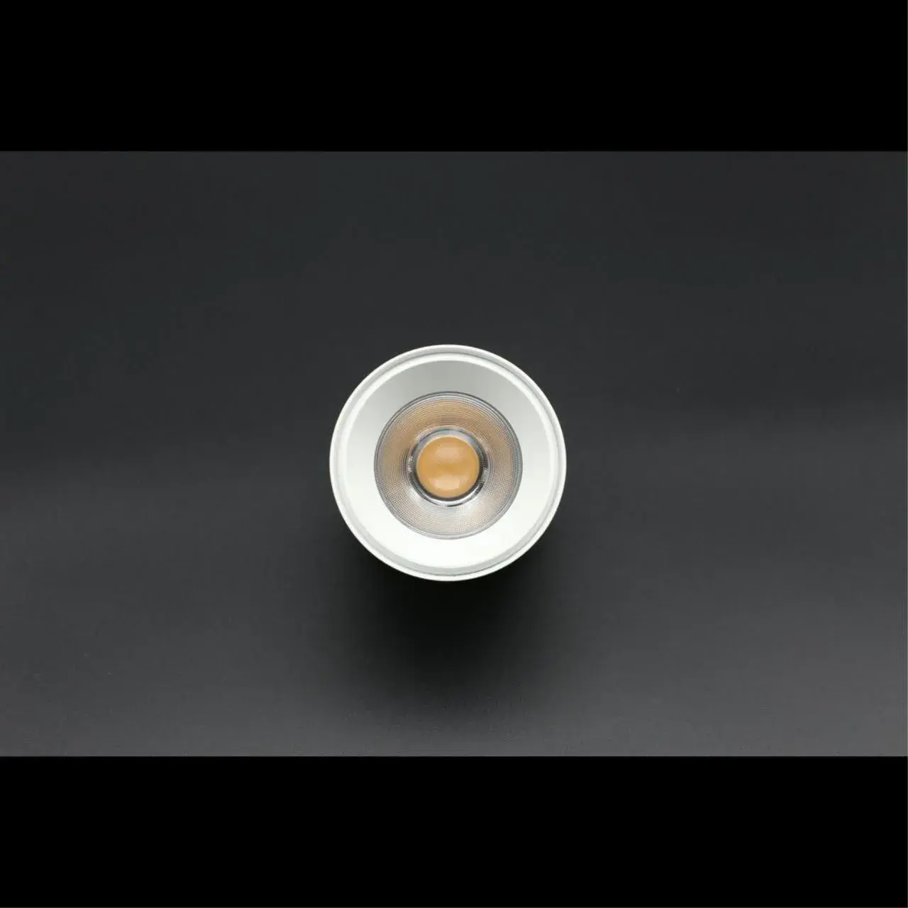 Светильник для трека Aployt APL.0109.10.06 MAGNETIC TRACK 48 — белый, ракурс 5