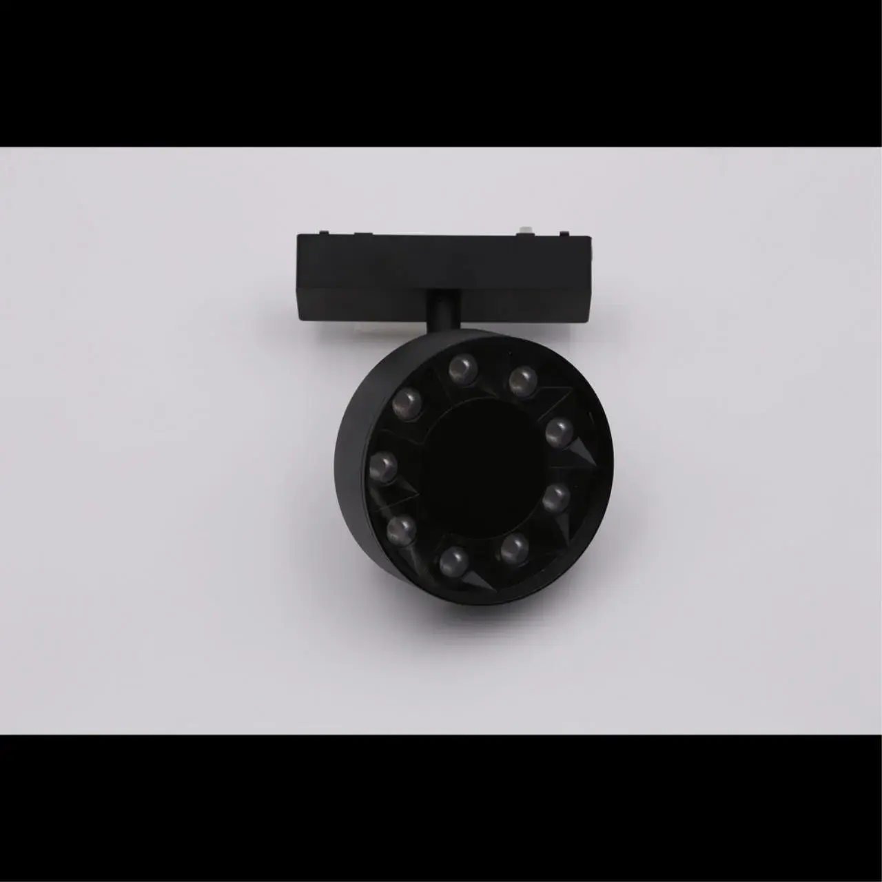 Светильник для трека Aployt APL.0119.00.09 MAGNETIC TRACK 48 — черный, ракурс 2
