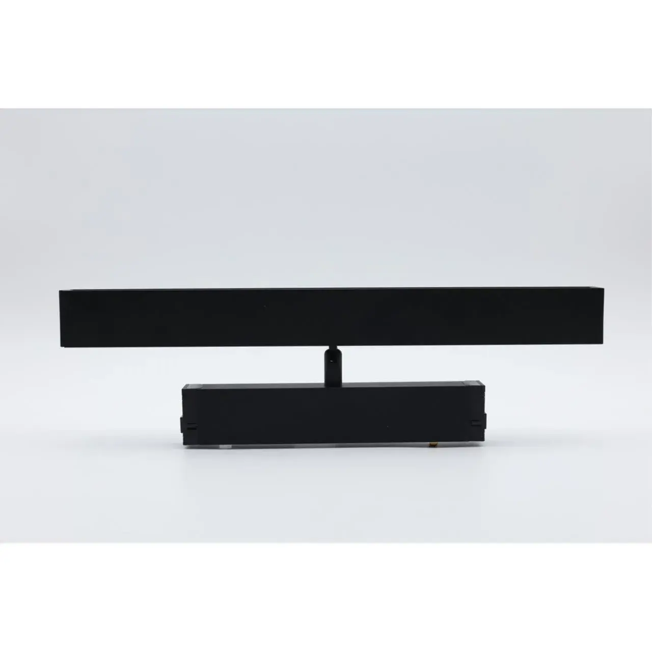 Светильник для трека Aployt APL.0202.00.18 MAGNETIC TRACK 220 — черный, ракурс 4