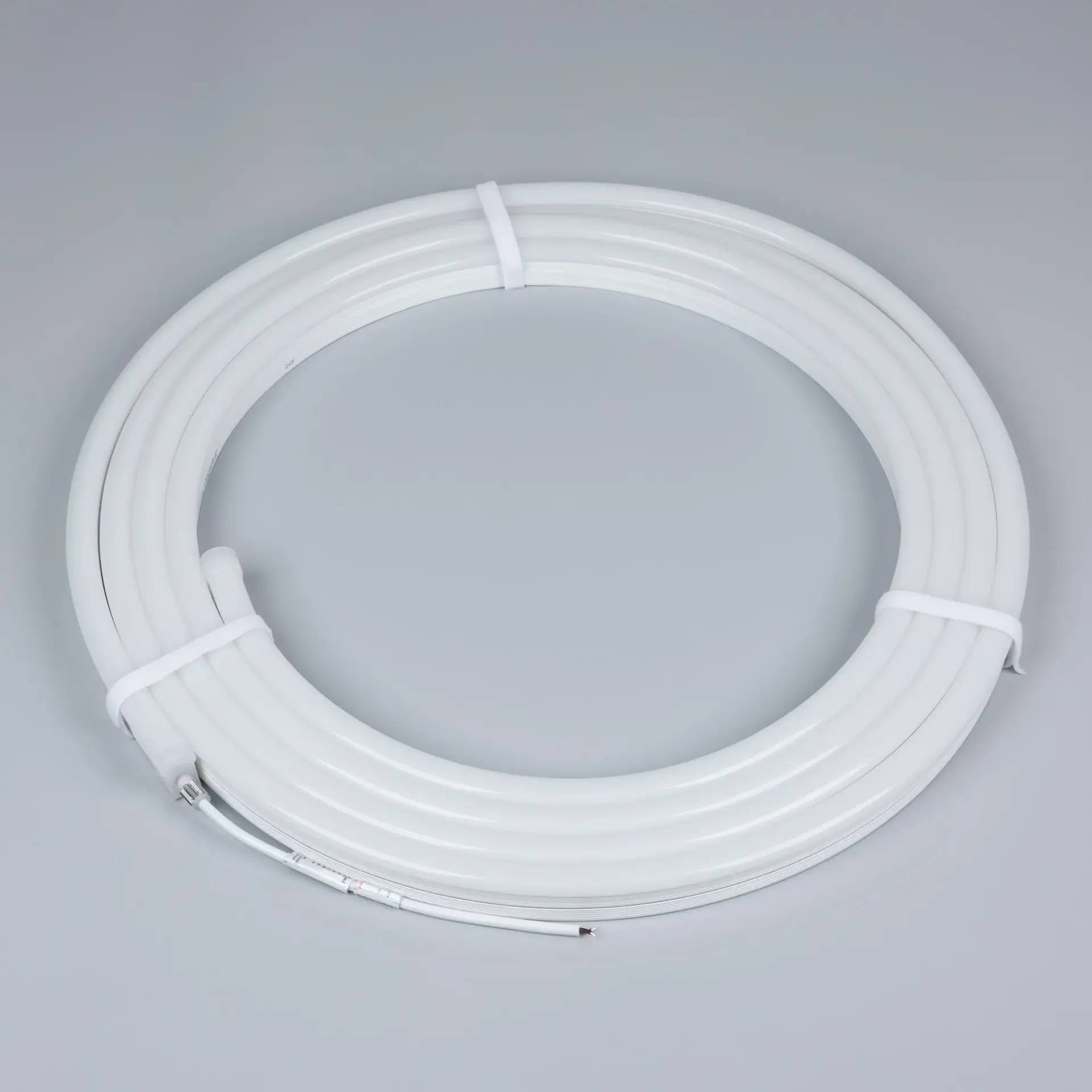 Гибкий неон HALO-SIDE-A160-15x25mm 24V White6000 (10 W/m, IP67, 5m, wire x1), ракурс 3