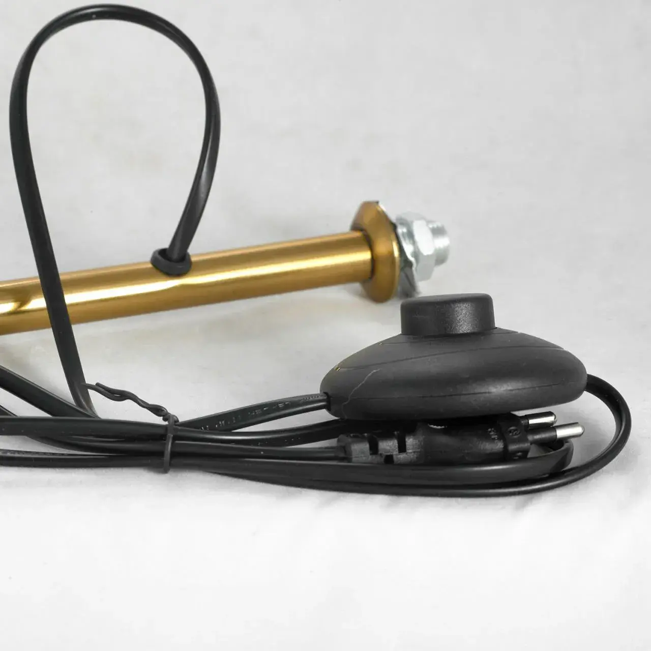 Торшер Lussole LSP-0574 ЙОКОН — золотой, ракурс 3