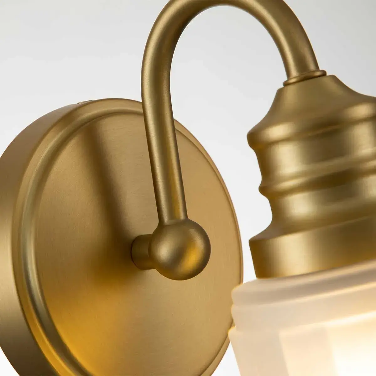 Светильник для ванной комнаты Elstead Lighting QZ-SWELL1-BB-BATH — латунь, ракурс 4