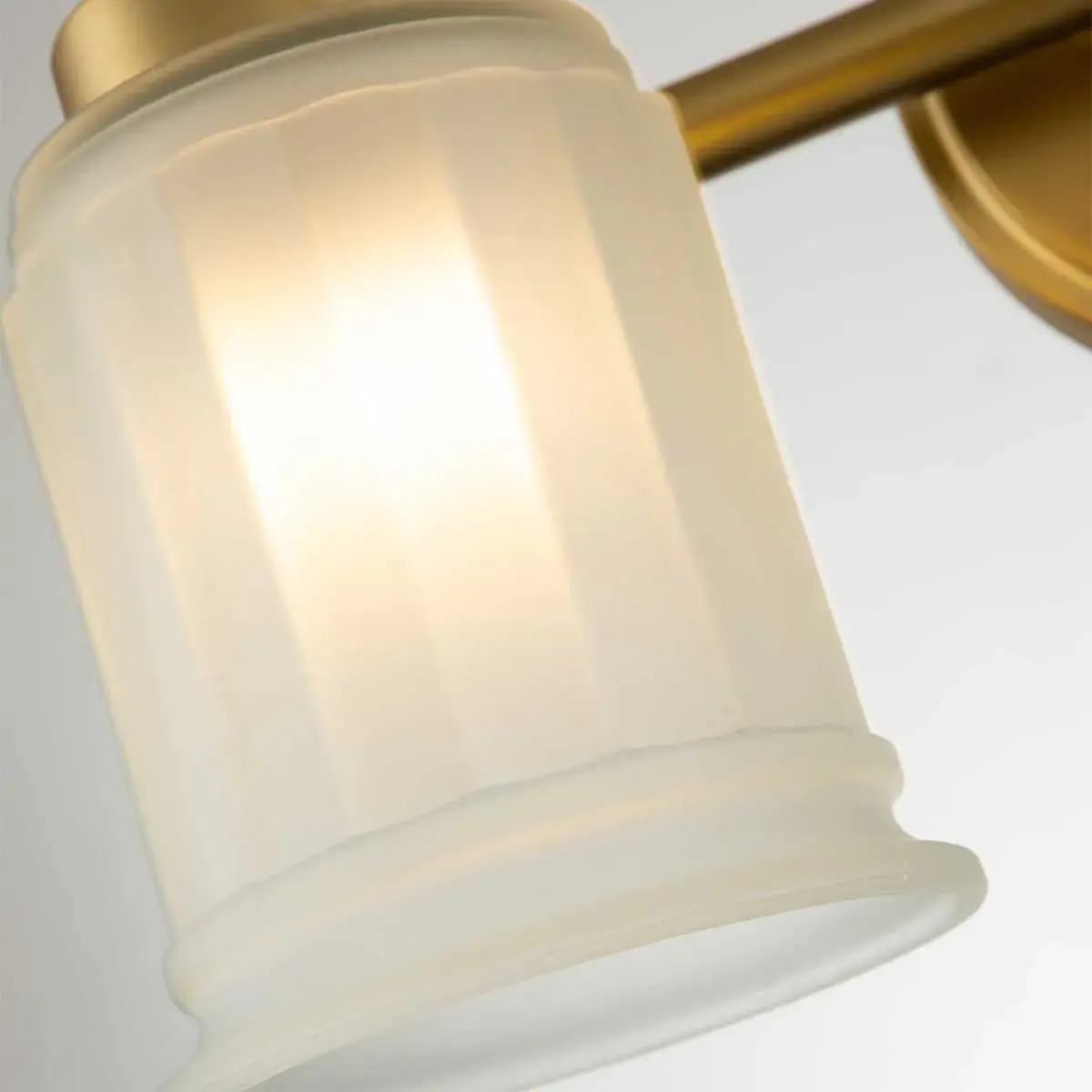 Светильник для ванной комнаты Elstead Lighting QZ-SWELL2-BB-BATH — латунь, ракурс 4