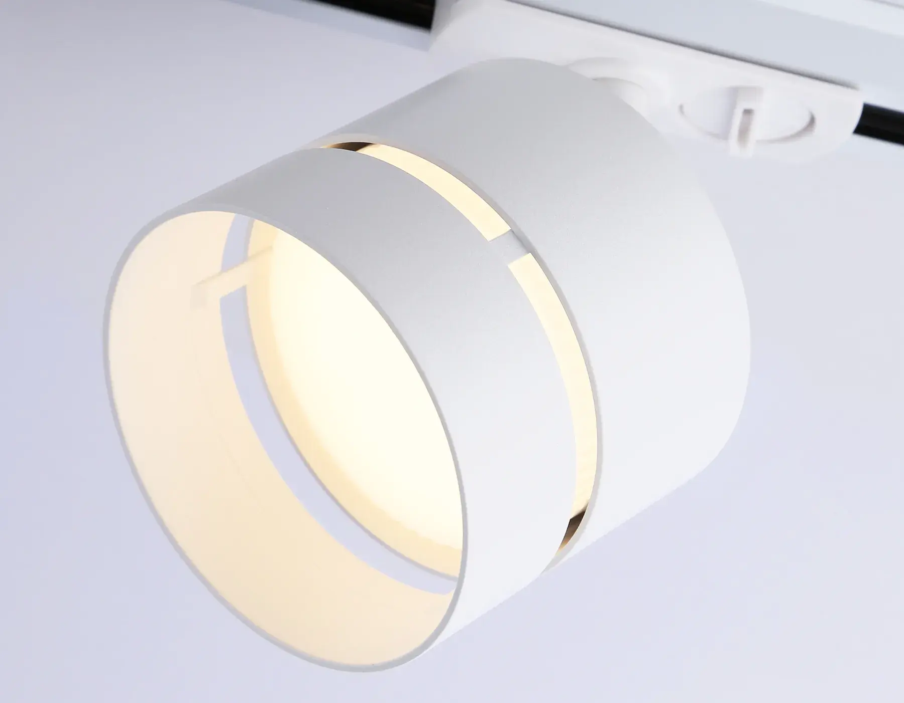Трековый светильник Ambrella Light GL5375 — белый, ракурс 2