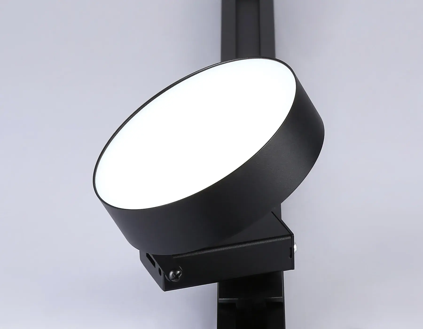 Трековый светильник Ambrella Light GL6842 — черный, ракурс 4