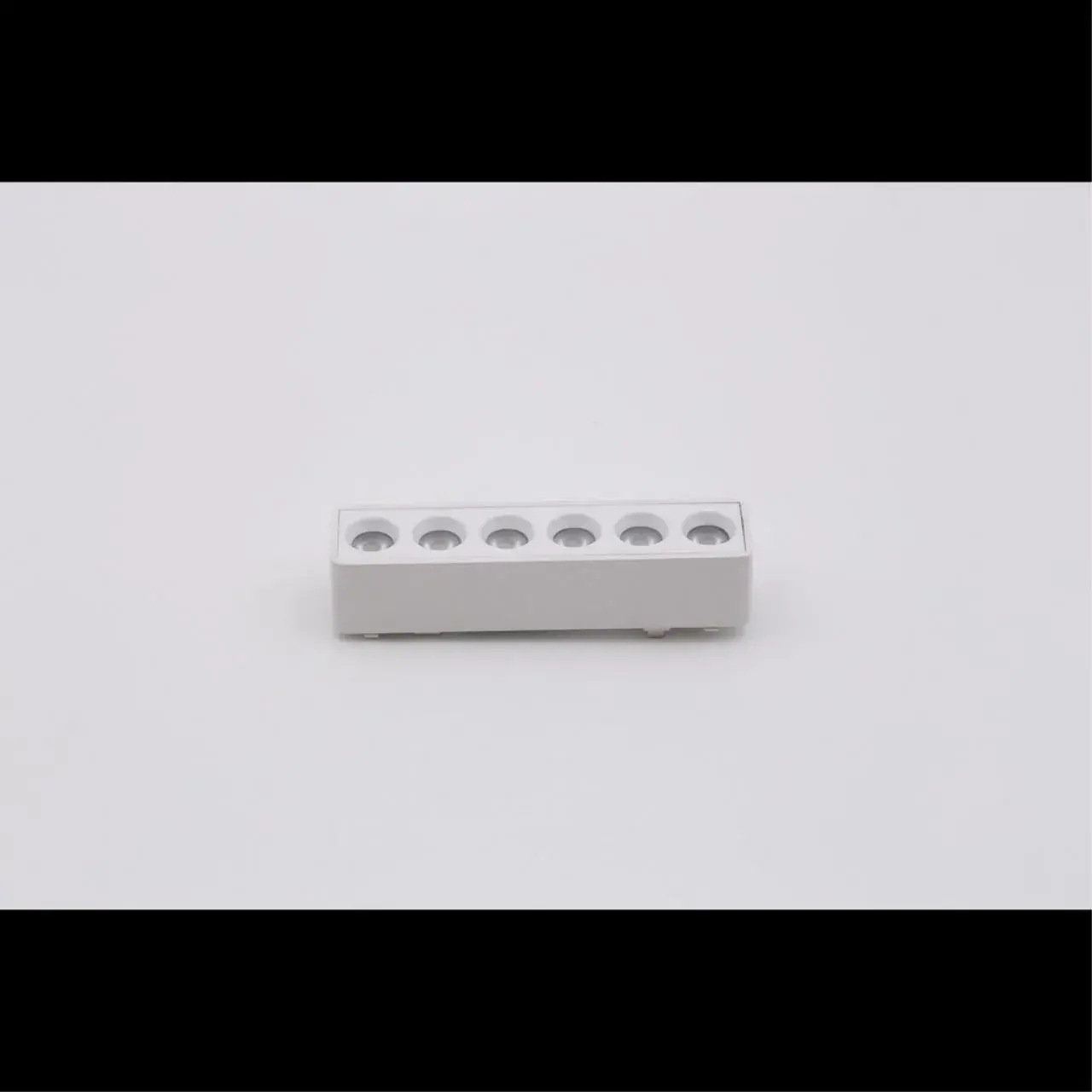 Светильник для трека Aployt APL.0100.10.06 MAGNETIC TRACK 48 — белый, ракурс 2