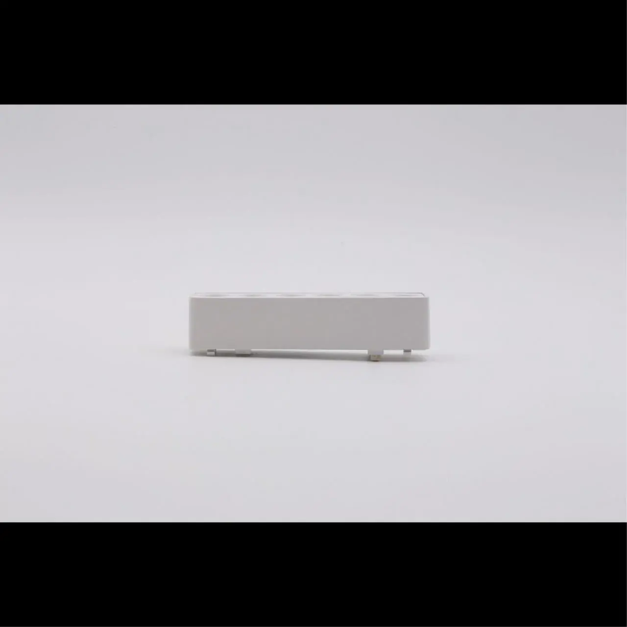 Светильник для трека Aployt APL.0100.10.06 MAGNETIC TRACK 48 — белый, ракурс 3