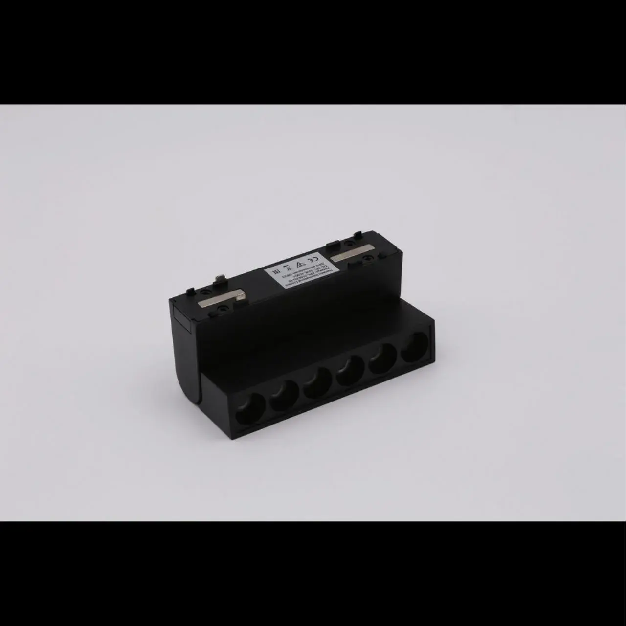 Светильник для трека Aployt APL.0104.00.10 MAGNETIC TRACK 48 — черный, ракурс 3