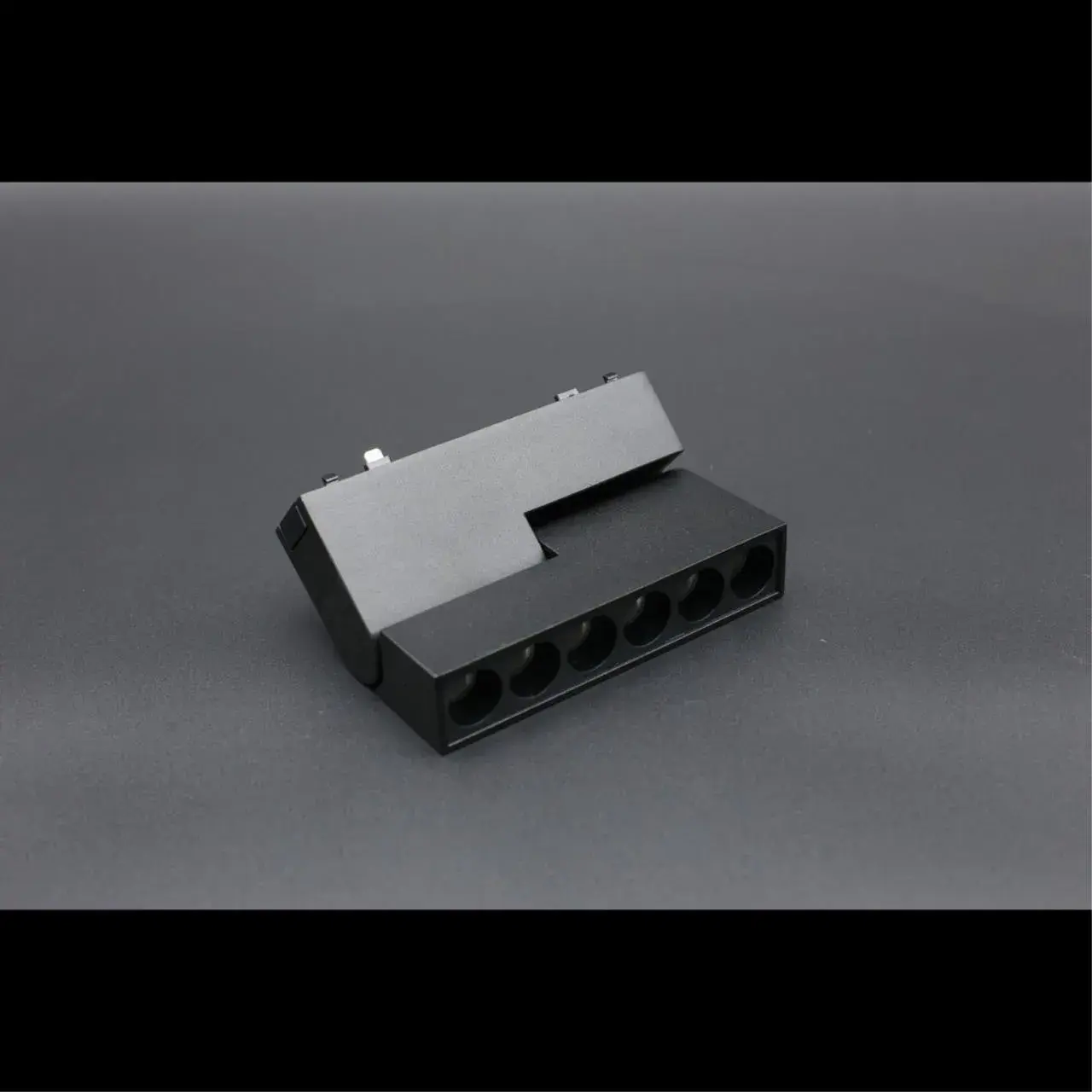 Светильник для трека Aployt APL.0104.00.10 MAGNETIC TRACK 48 — черный, ракурс 5