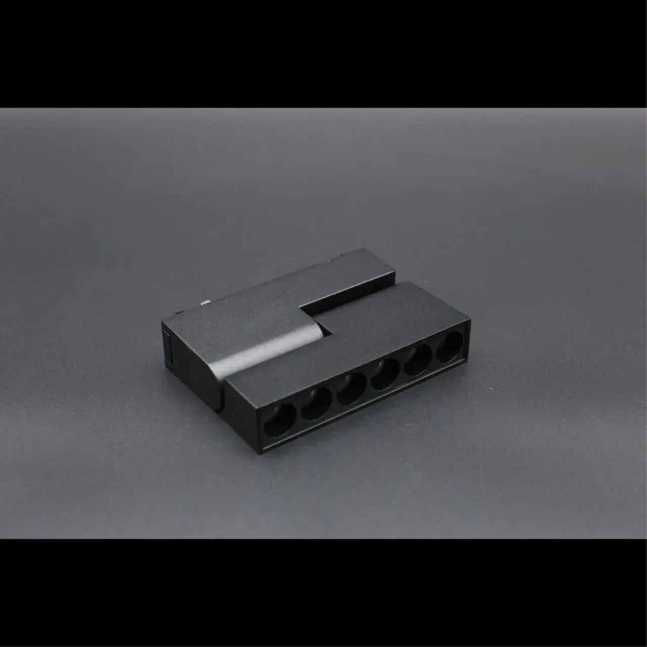 Светильник для трека Aployt APL.0104.00.10 MAGNETIC TRACK 48 — черный, ракурс 9
