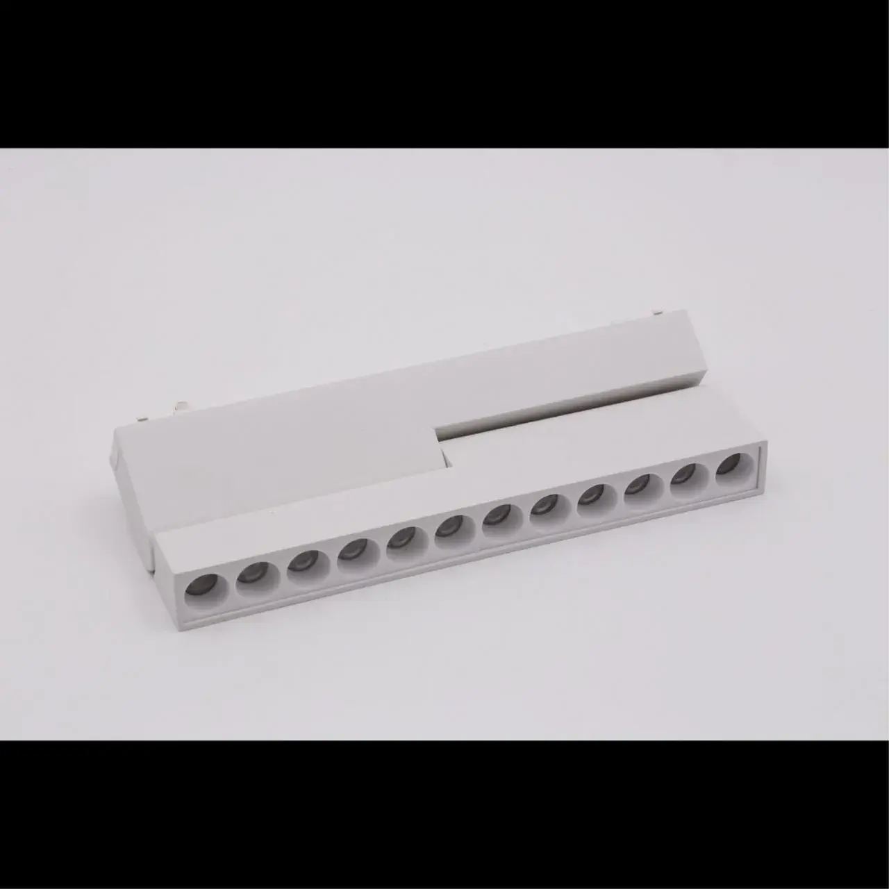 Светильник для трека Aployt APL.0104.10.20 MAGNETIC TRACK 48 — белый
