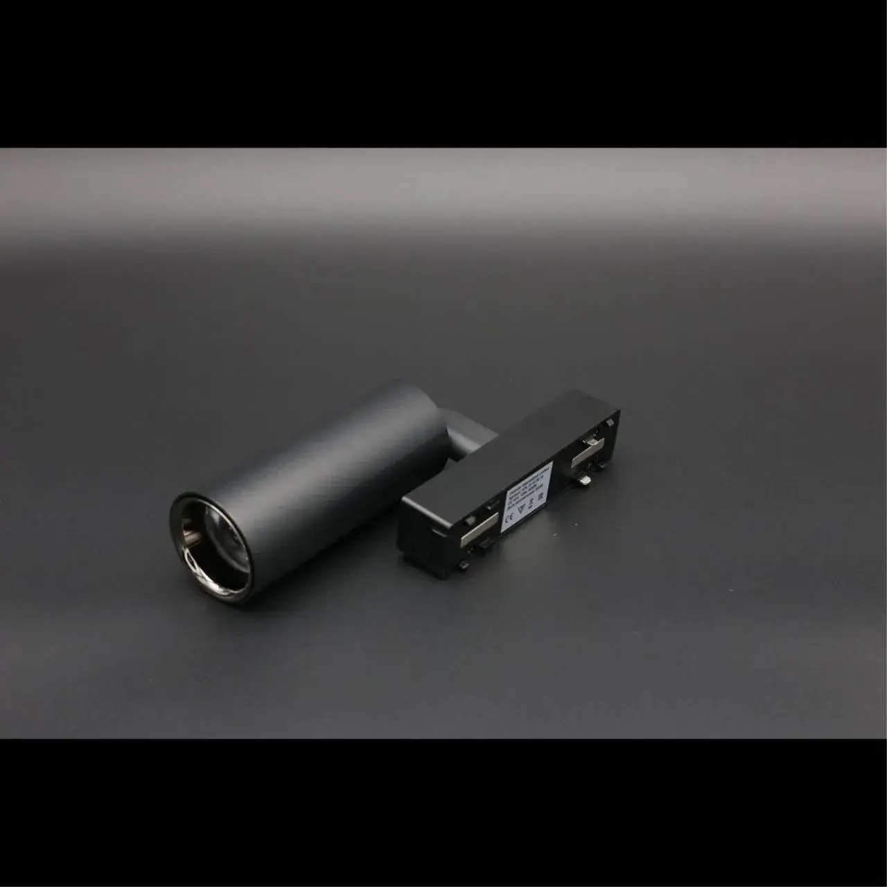 Светильник для трека Aployt APL.0115.00.18 MAGNETIC TRACK 48 — черный, ракурс 10