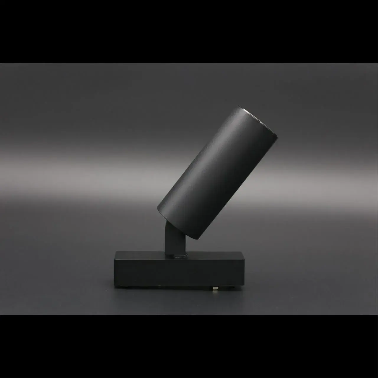 Светильник для трека Aployt APL.0115.00.18 MAGNETIC TRACK 48 — черный, ракурс 14