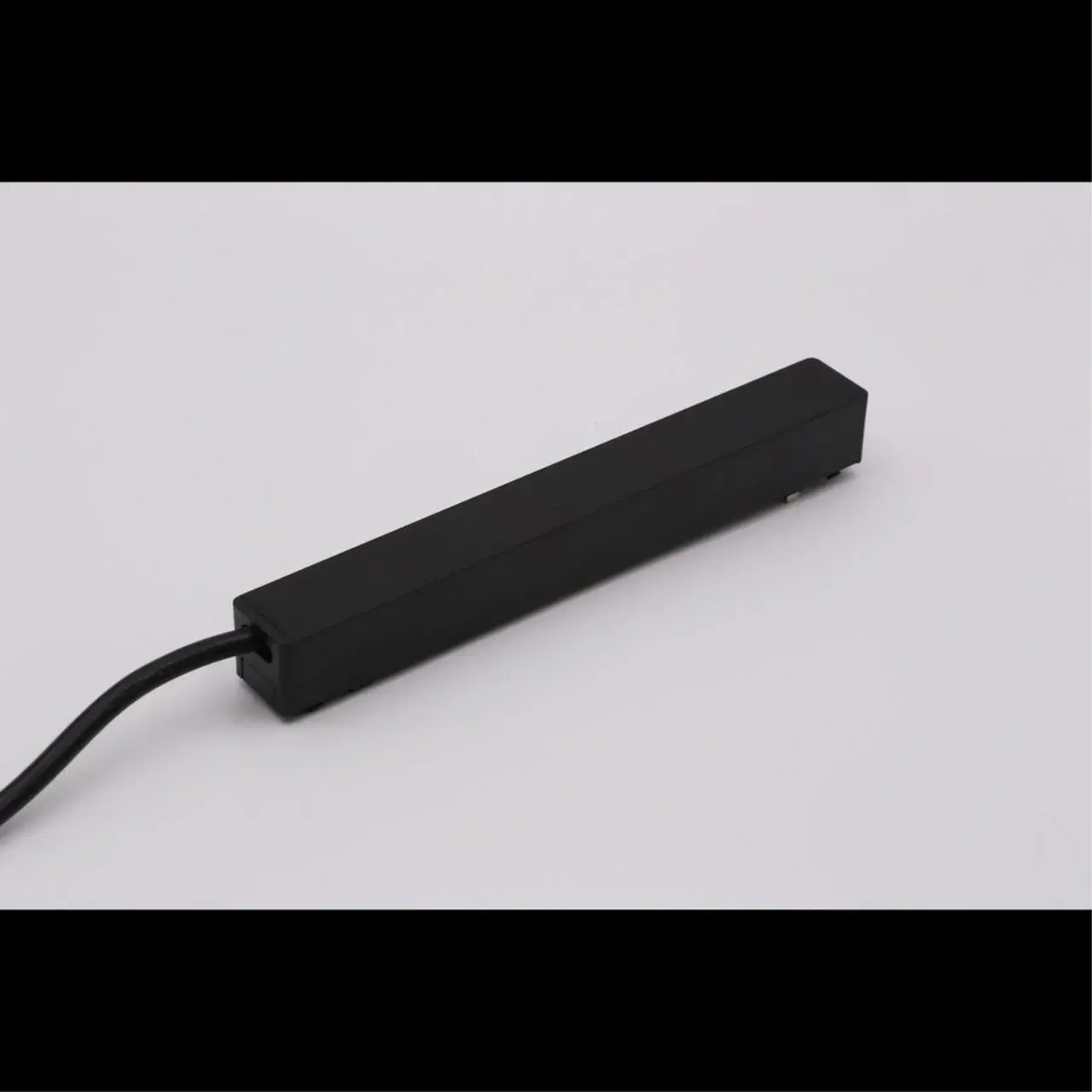 Трансформатор Aployt APL.0180.00.100 MAGNETIC TRACK 48 — черный, ракурс 2