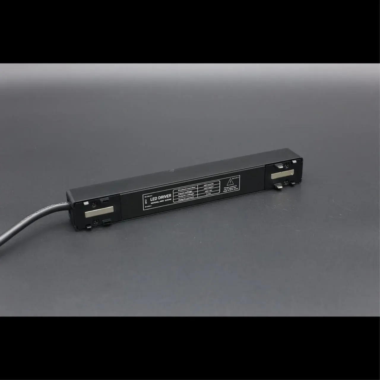 Трансформатор Aployt APL.0180.00.100 MAGNETIC TRACK 48 — черный, ракурс 4