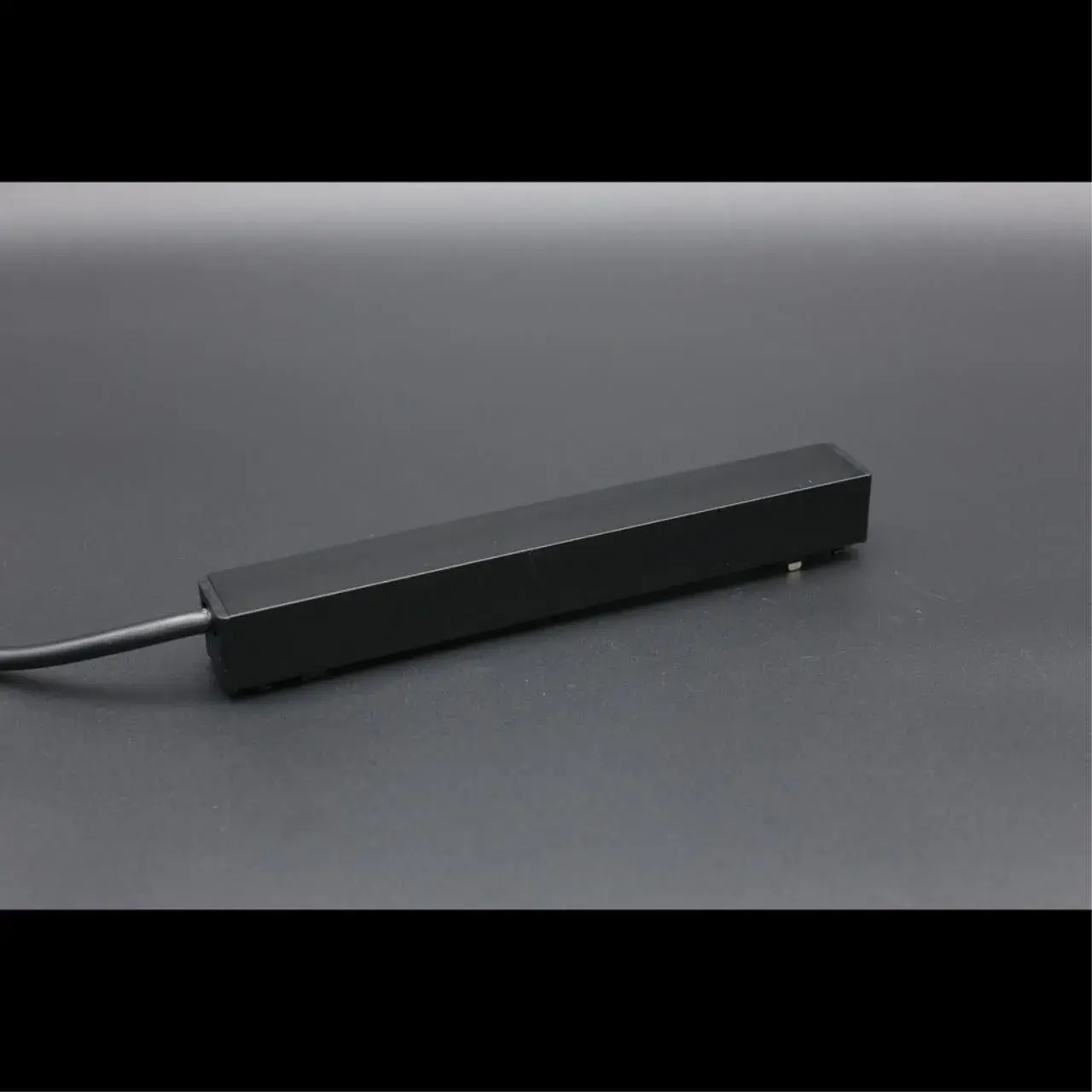 Трансформатор Aployt APL.0180.00.100 MAGNETIC TRACK 48 — черный, ракурс 5