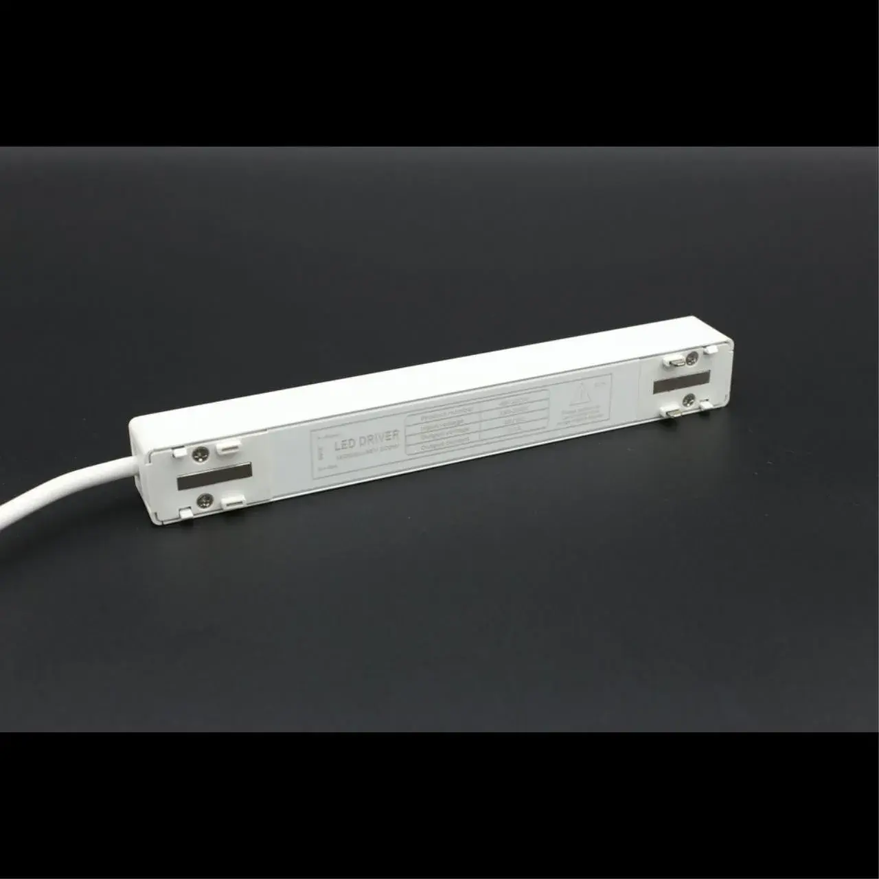 Трансформатор Aployt APL.0180.10.100 MAGNETIC TRACK 48 — белый, ракурс 4