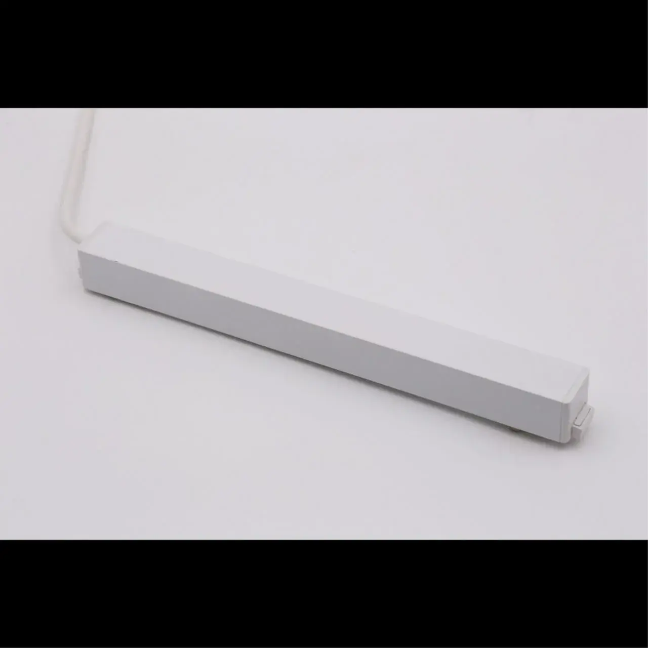 Трансформатор Aployt APL.0180.10.200 MAGNETIC TRACK 48 — белый, ракурс 2
