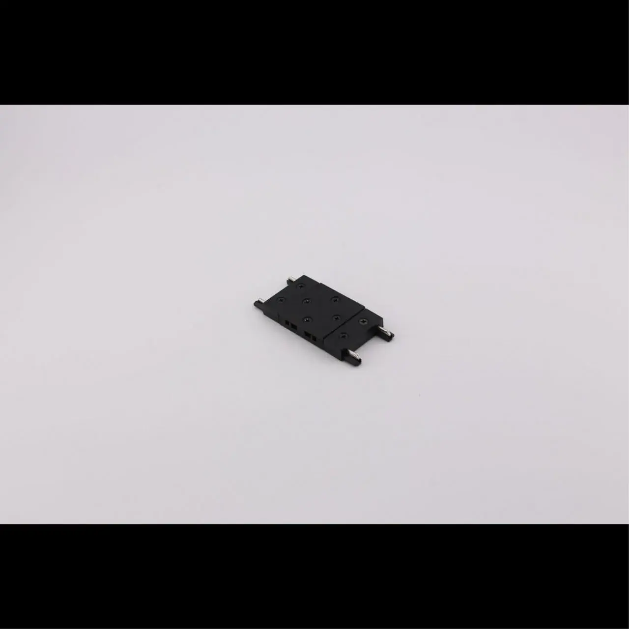 Коннектор питания прямой Aployt APL.0181.00.03 MAGNETIC TRACK 48 — черный, ракурс 2