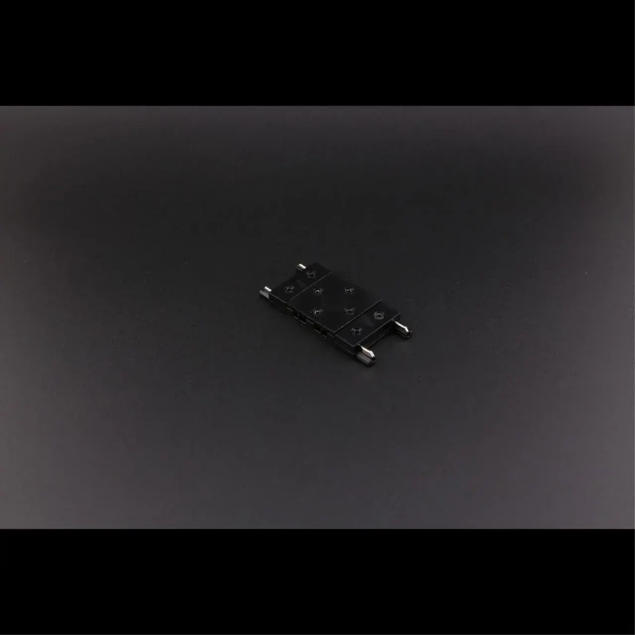 Коннектор питания прямой Aployt APL.0181.00.03 MAGNETIC TRACK 48 — черный, ракурс 8