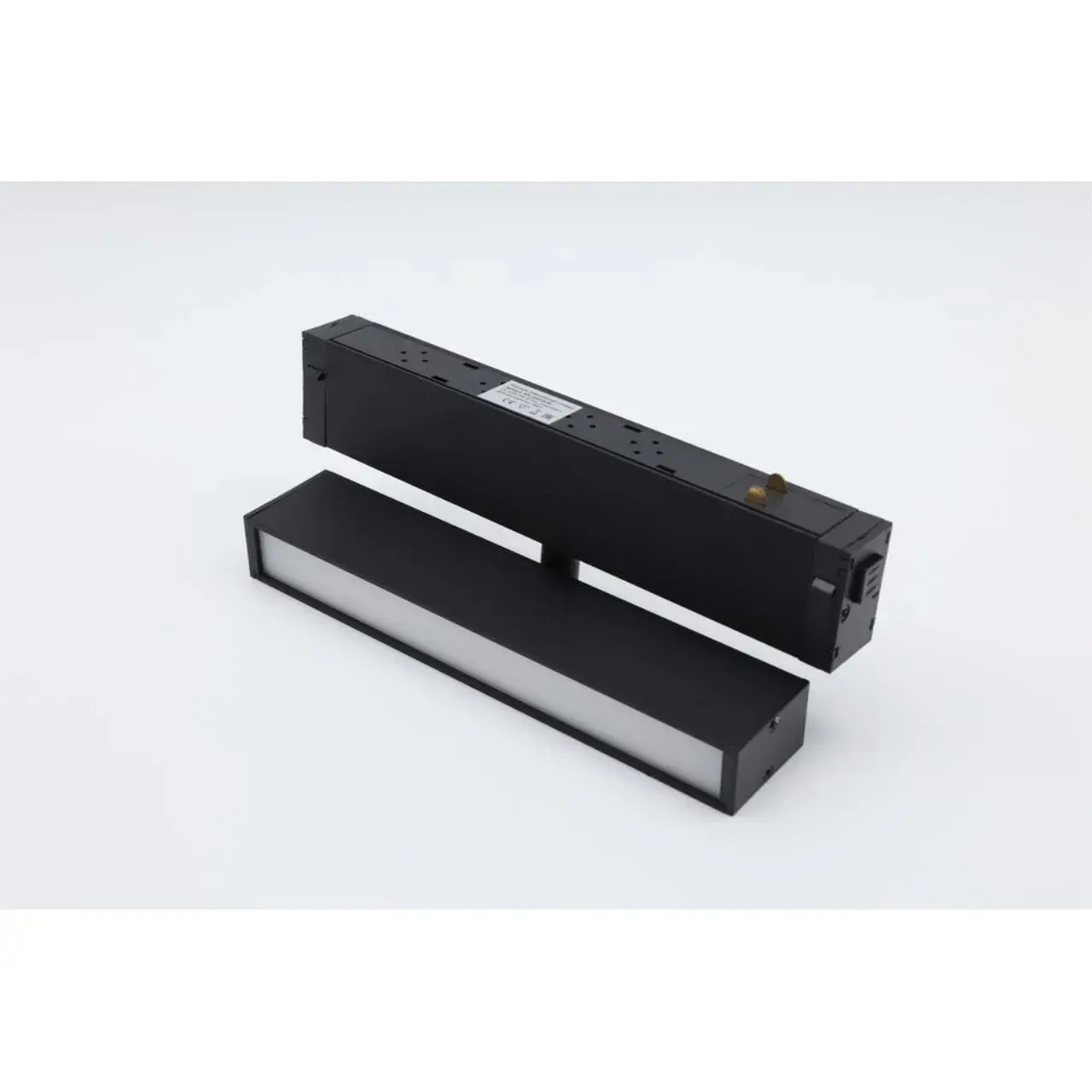 Светильник для трека Aployt APL.0203.00.09 MAGNETIC TRACK 220 — черный, ракурс 4