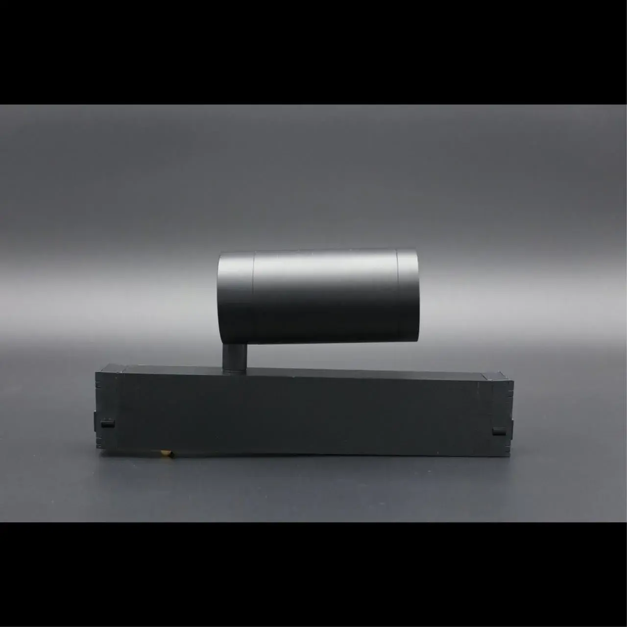 Светильник для трека Aployt APL.0205.01.10 MAGNETIC TRACK 220 — черный, ракурс 9