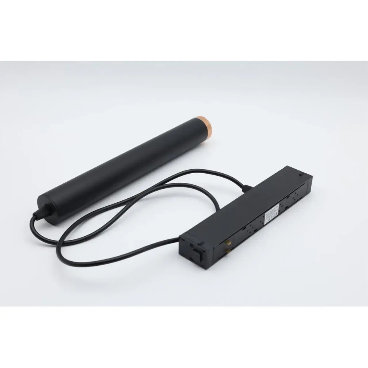 Светильник для трека Aployt APL.0207.00.10 MAGNETIC TRACK 220 — черный, ракурс 3