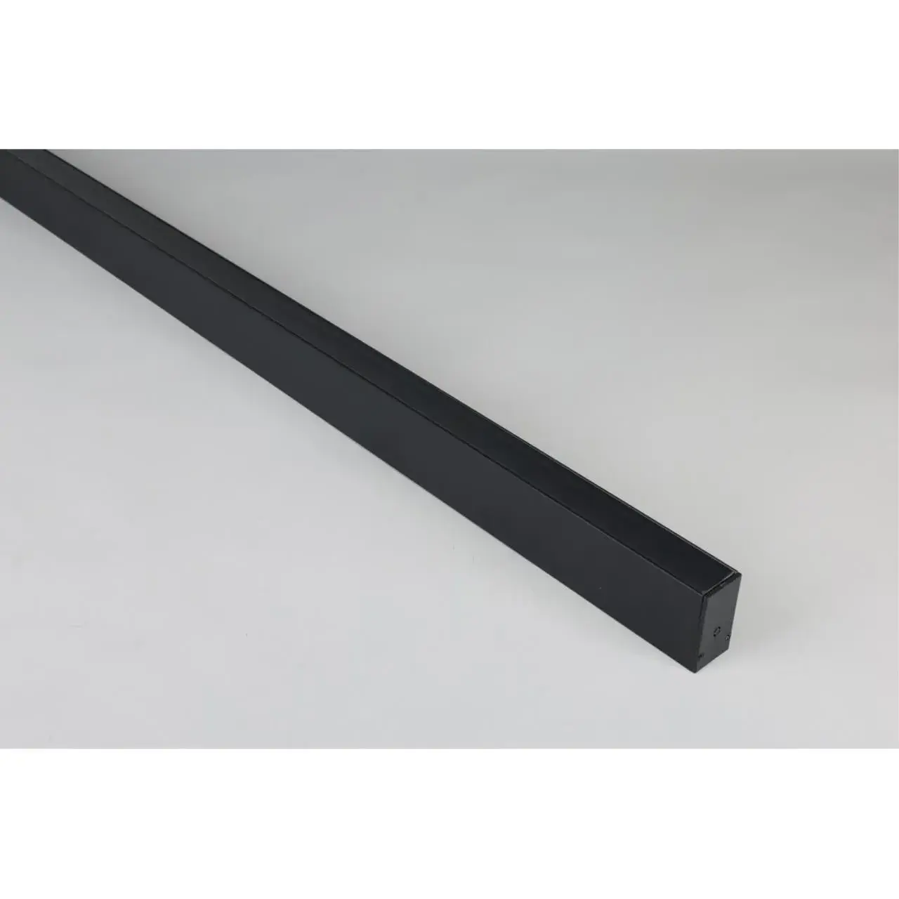 Трек Aployt APL.0272.00.300 MAGNETIC TRACK 220 — черный, ракурс 3