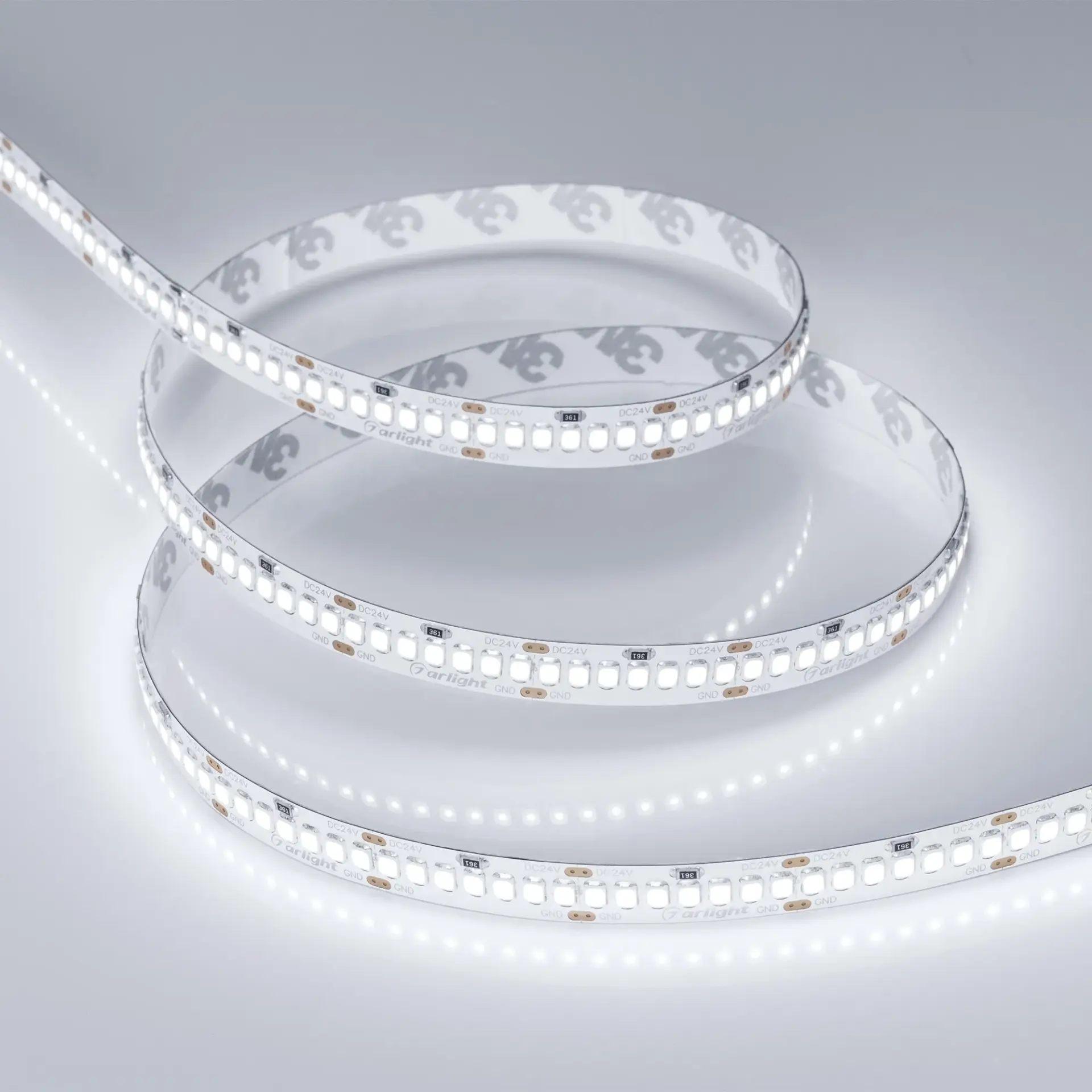 Светодиодная лента RT 2-5000 24V White6000 10mm (2835, 252 LED/m, LUX), ракурс 3
