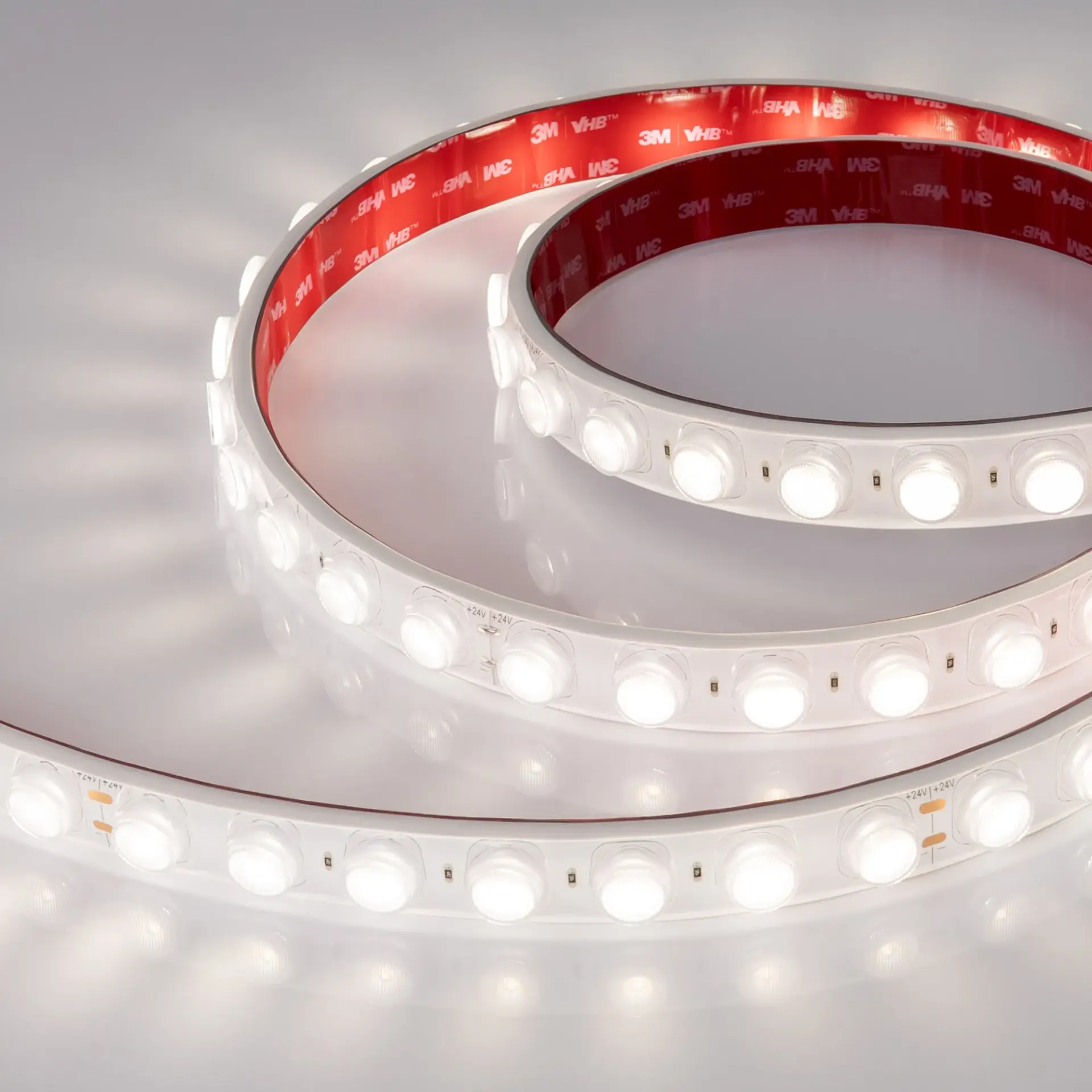 Светодиодная лента герметичная FLT-PS-A42-23mm 24V Day4000 (21 W/m, IP67, 30deg, 5m), ракурс 3