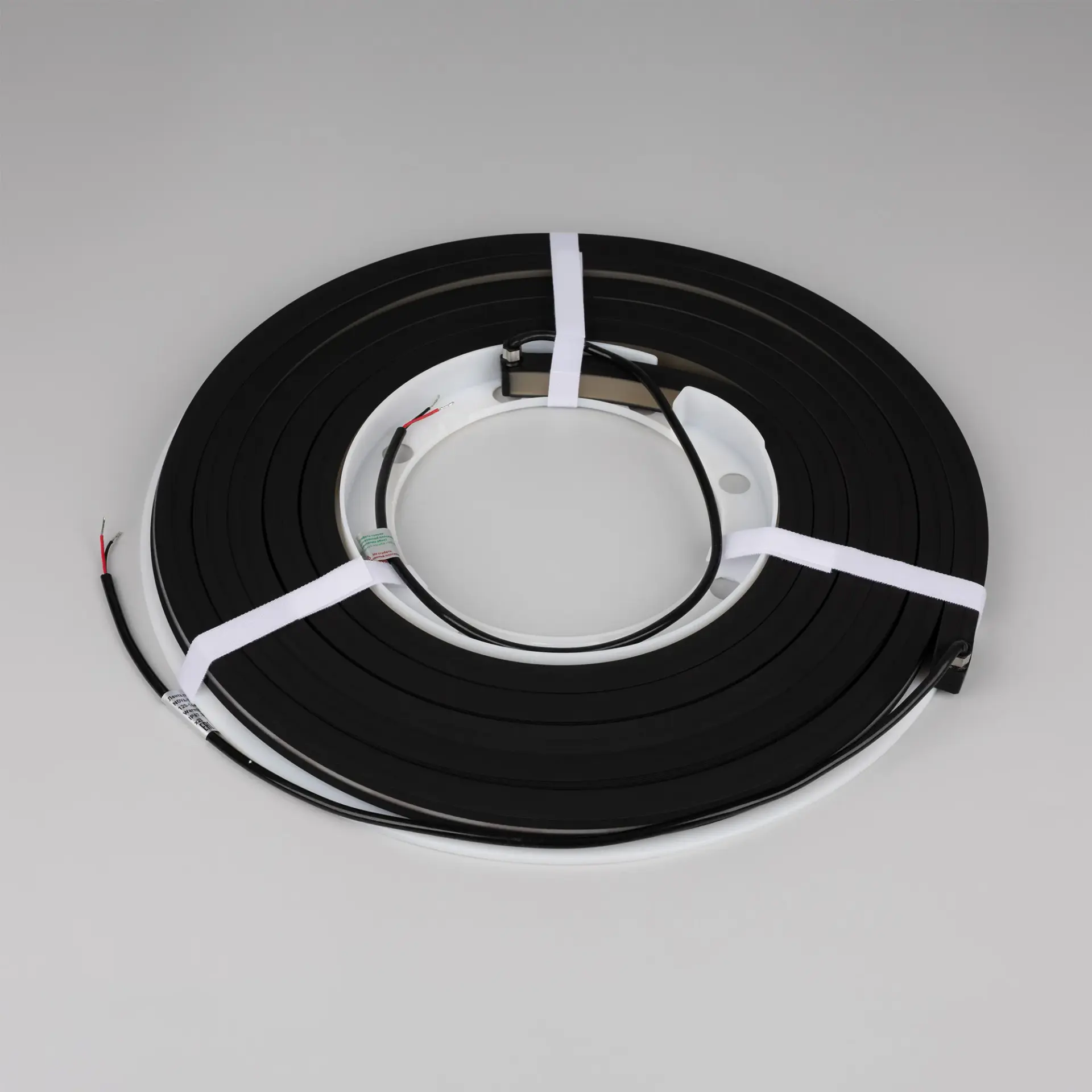Гибкий неон NOVA-TOP-BLACK-A120-16x15mm 24V Day4000 (10 W/m, IP67, 2835, 5m, wire x2), ракурс 3