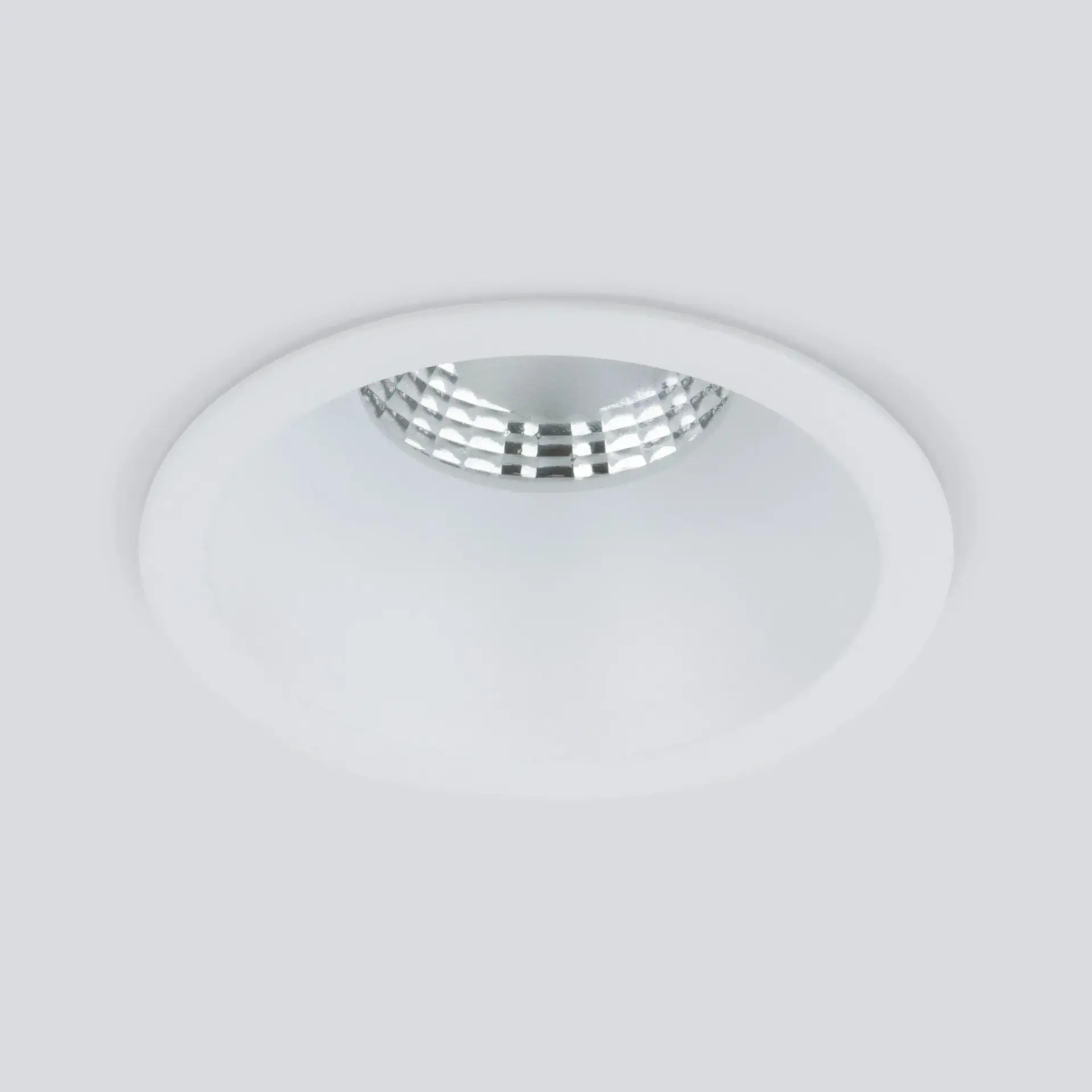 Точечный светильник Elektrostandard 15266/LED/(a055718) LIN — белый, ракурс 2