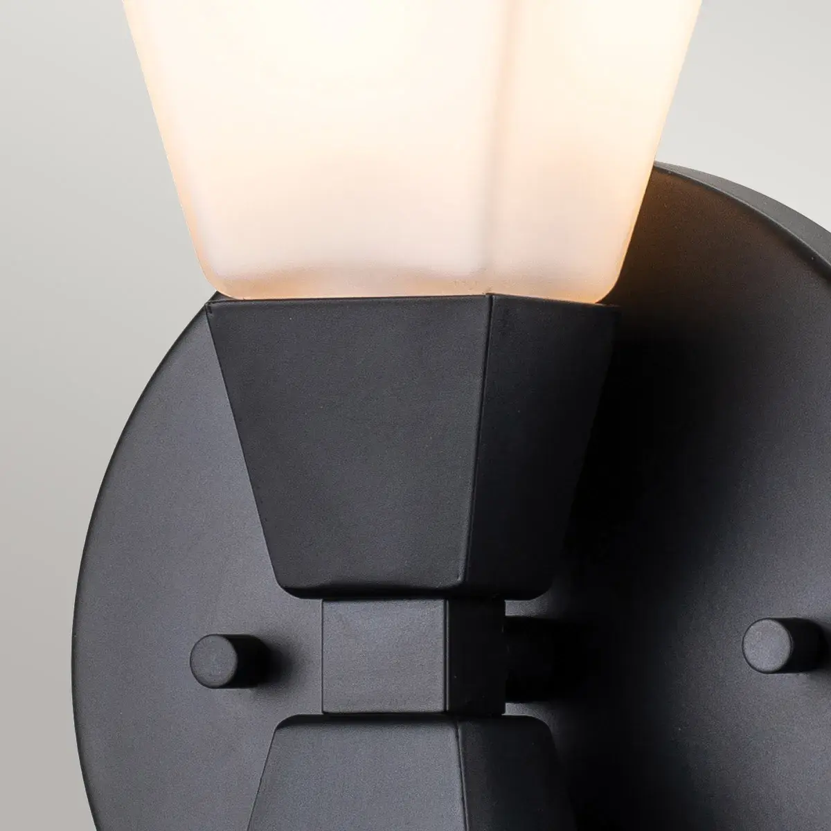 Светильник для ванной комнаты Elstead Lighting BOWTIE-1-MB — черный, ракурс 4