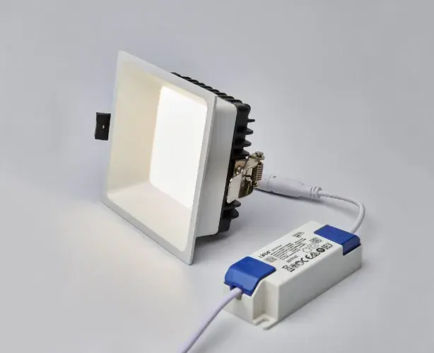 Точечный светильник Italline IT06-6019 white 4000K — белый, ракурс 2