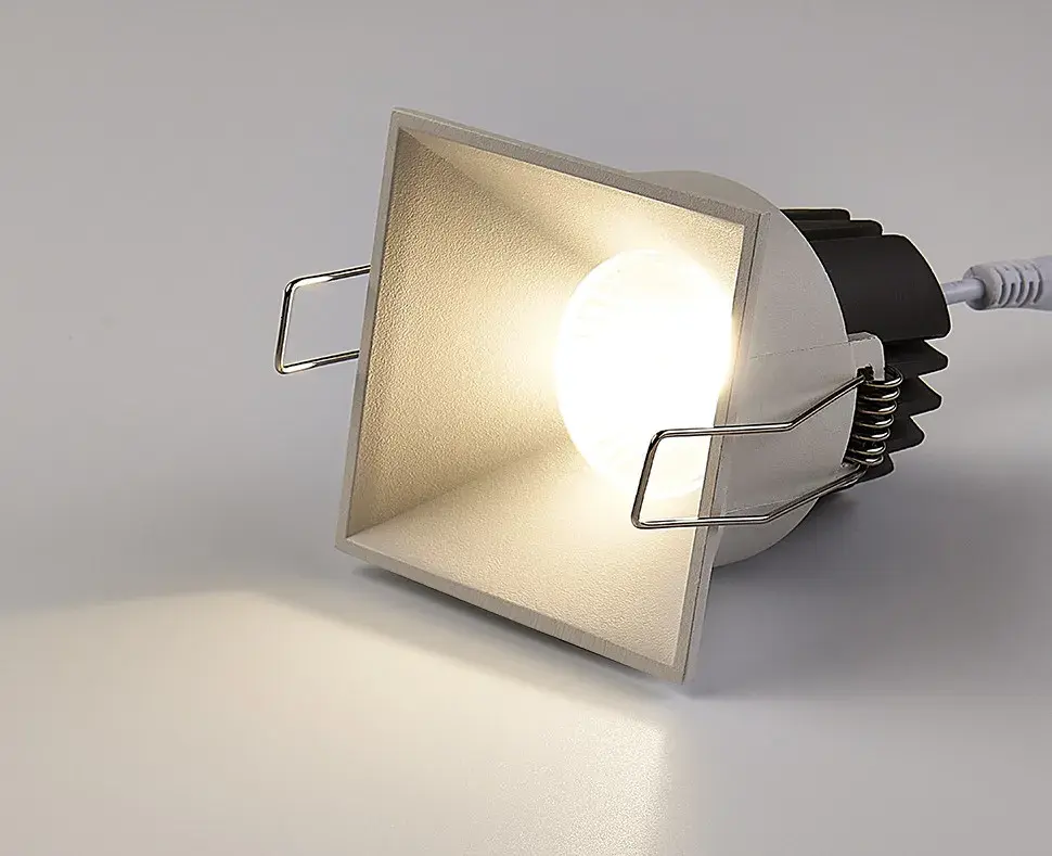 Точечный светильник Italline IT06-6020 white 4000K - 2 шт. + IT06-6022 white — белый, ракурс 4