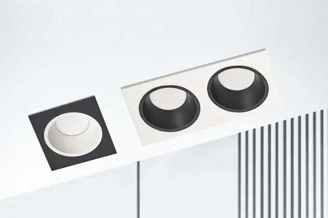 Точечный светильник Italline IT08-8013 black 4000K + IT08-8014 white — белый, ракурс 4