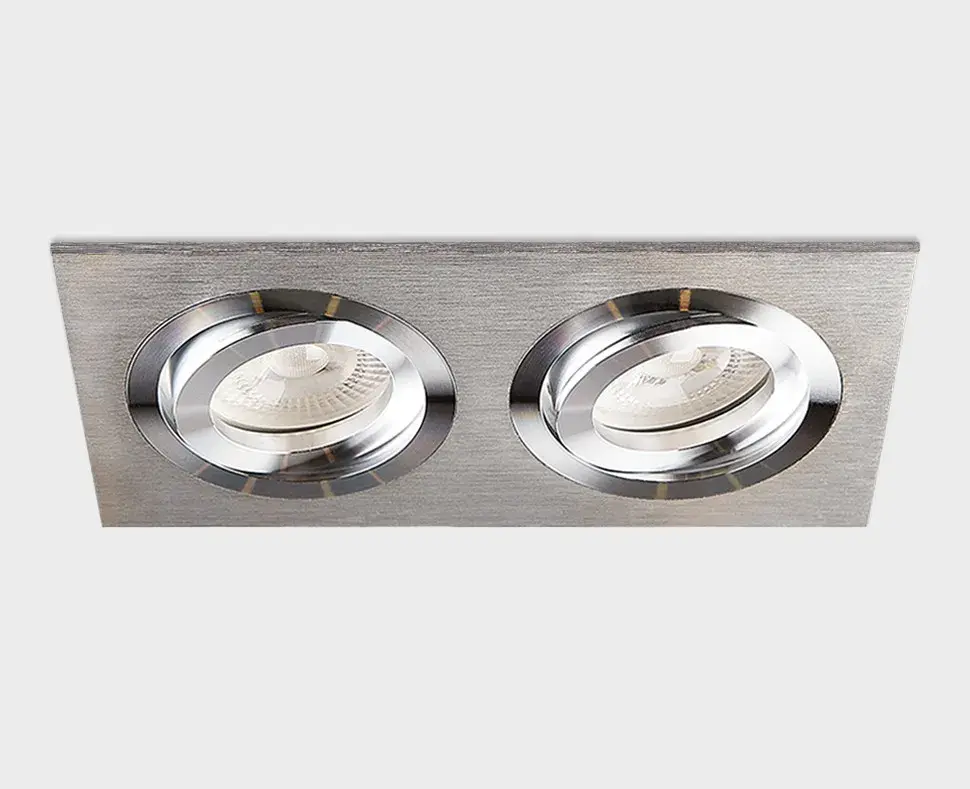 Точечный светильник Italline SAG203-4 silver/silver — алюминий, ракурс 2