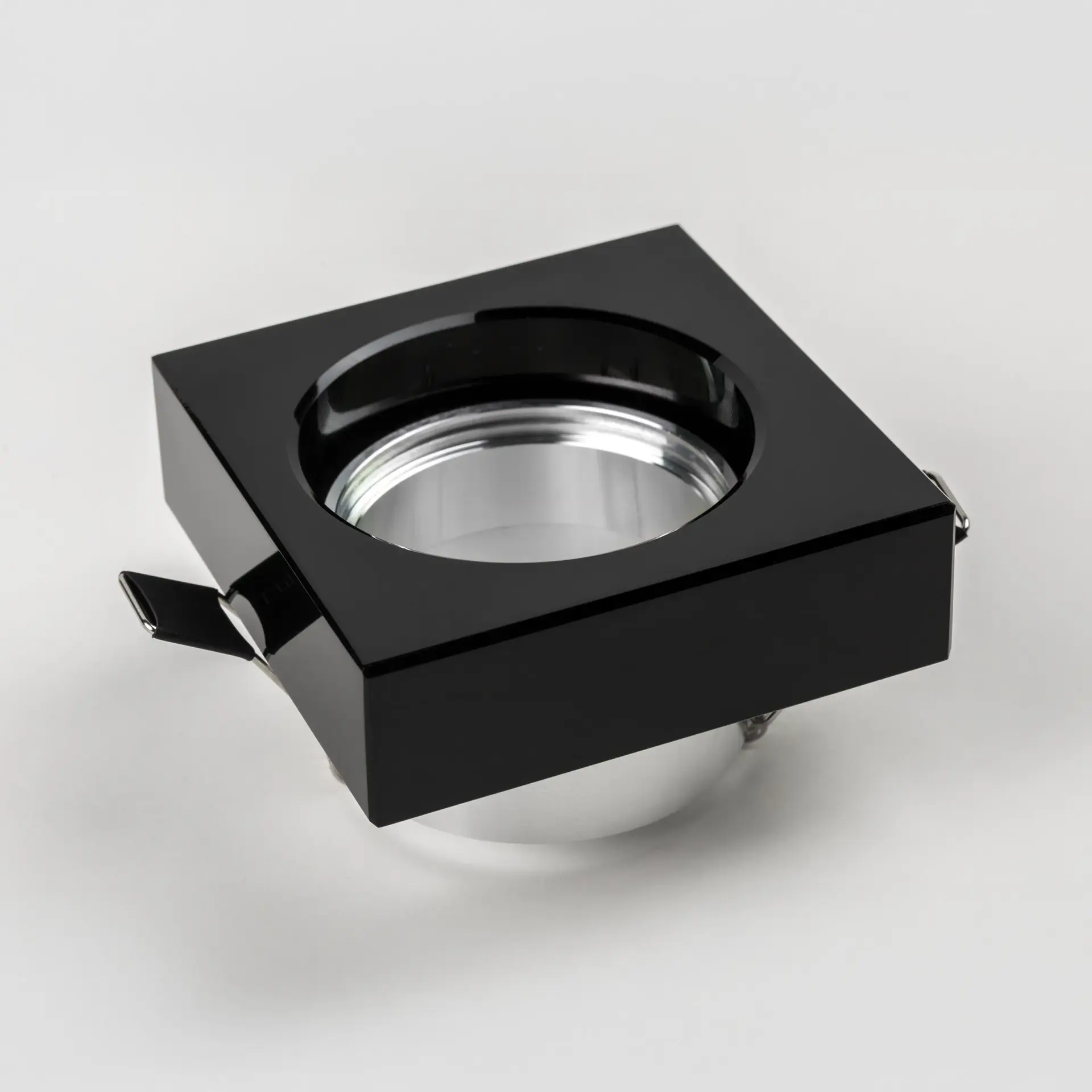 Точечный светильник Lightstar 006147 LUI MINI — черный, ракурс 2