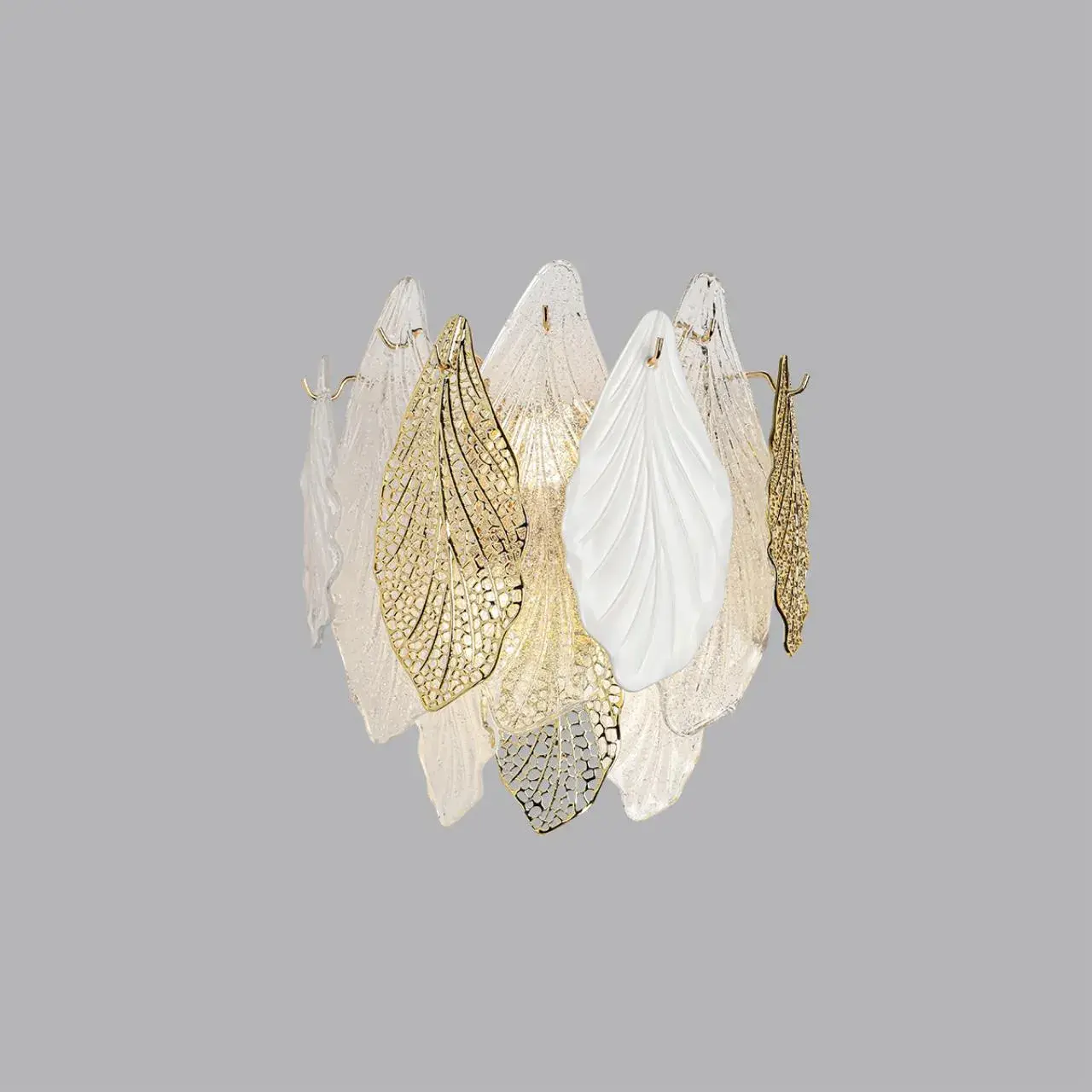 Накладное бра Odeon Light LACE, композиция из трех плафонов разных фактур: золотой ажур и матовый белый фарфор, ракурс 4